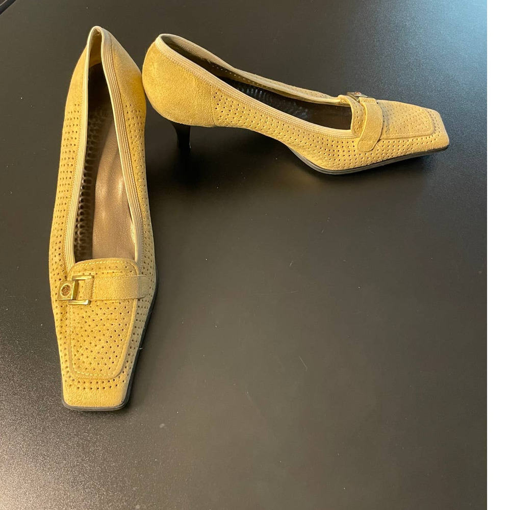 Stuart Weitzman Tan Suede Heels Size 10